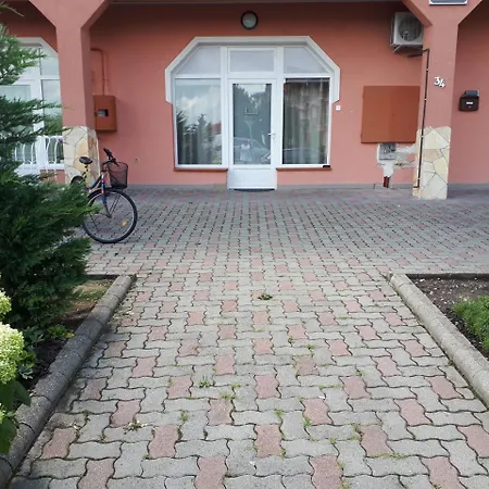 Kertvarosi Apartman Tiszaujvaros Exterior photo