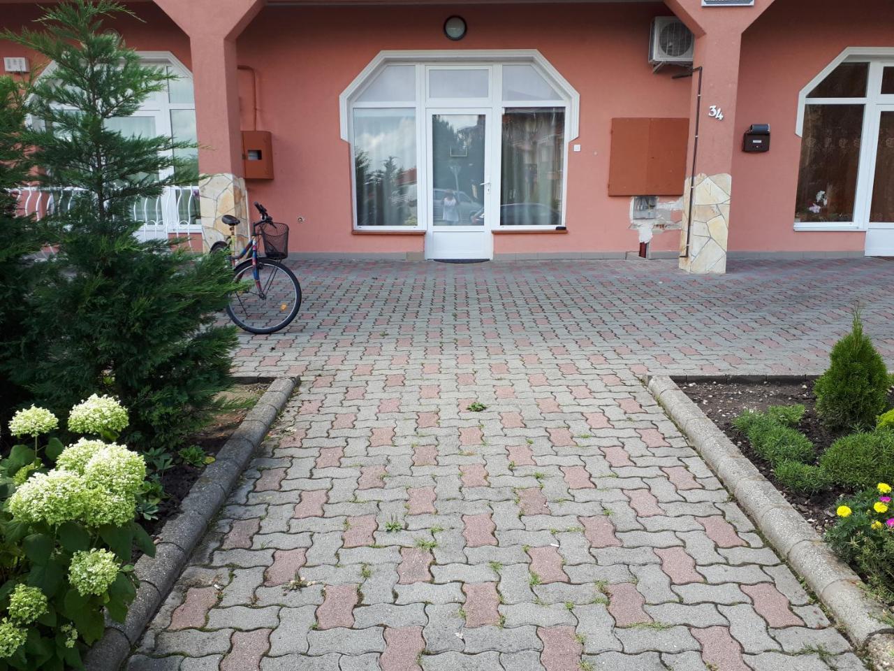Kertvarosi Апартаменти *